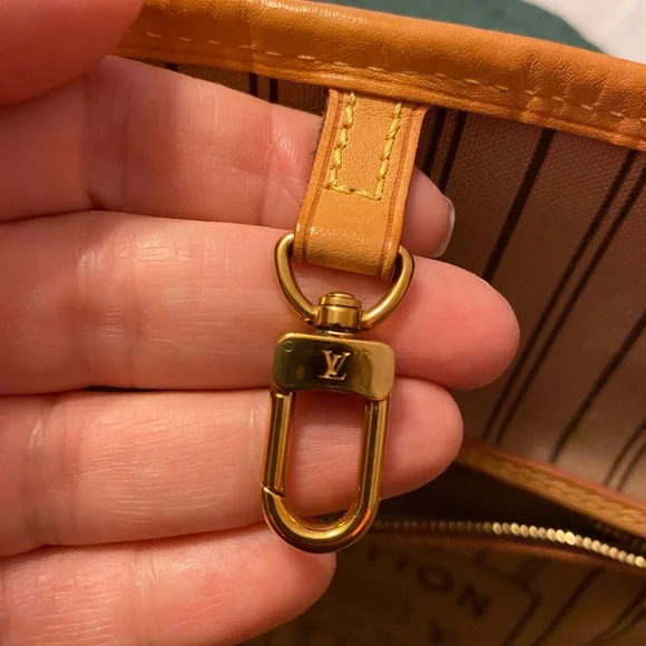 Louis Vuitton Monogram Neverfull MM - Picture 9 of 16